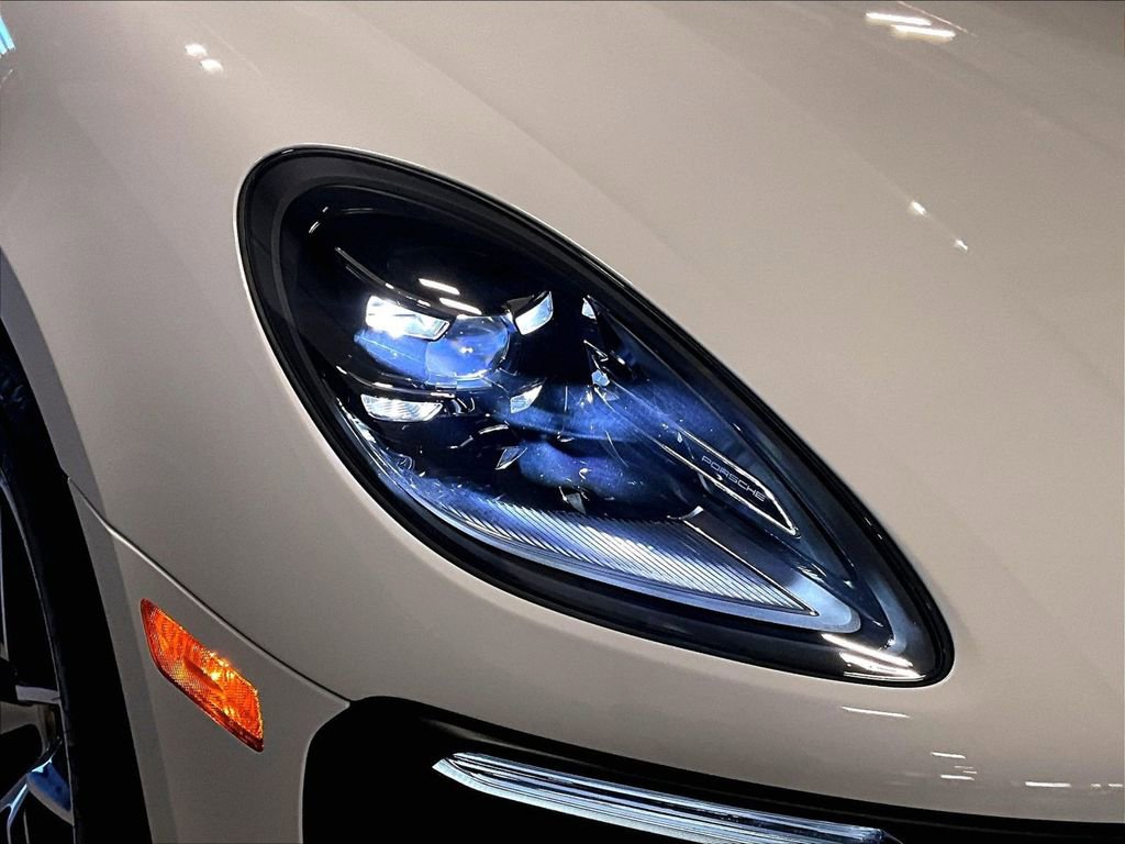Used 2025 Porsche Macan AWD/4WD image 30