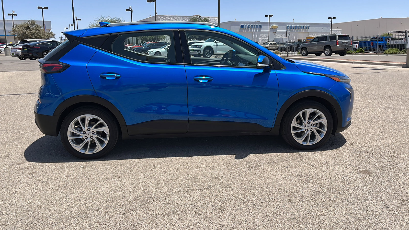 Used 2023 Chevrolet Bolt EUV LT w/ Comfort Package image 9