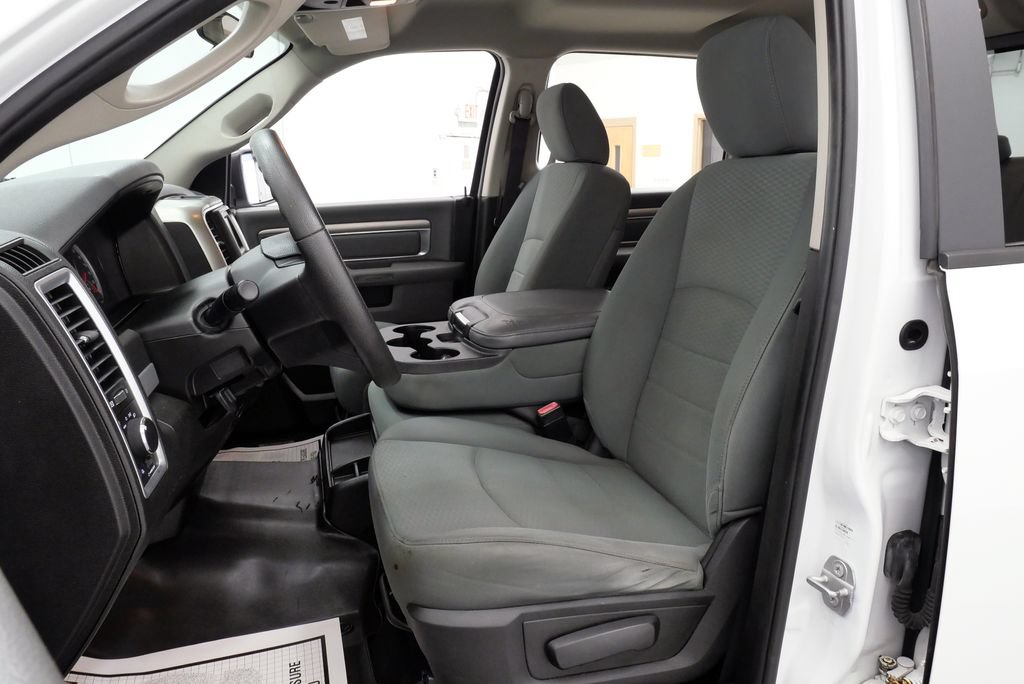 Used 2019 RAM 1500 Classic SLT AWD/4WD image 10