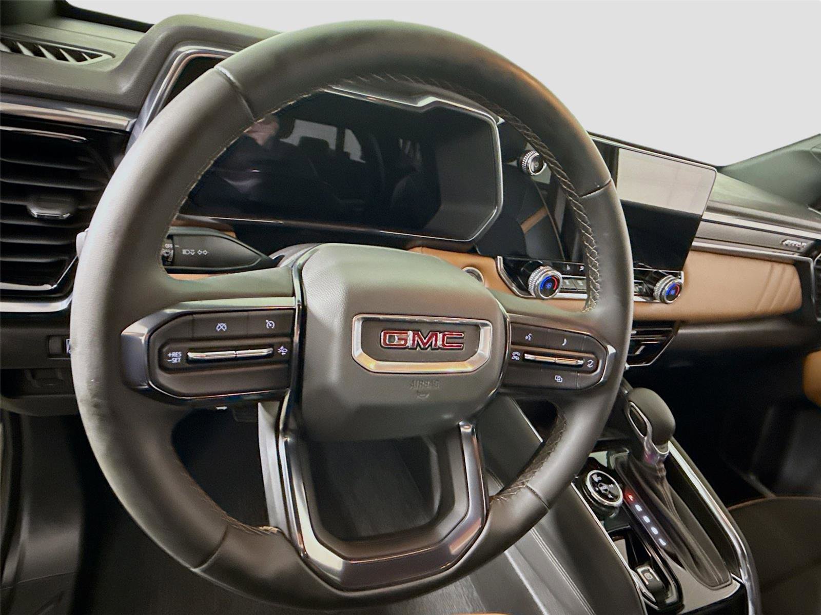 Used 2025 GMC Canyon AT4 w/ Nightfall Edition image 5