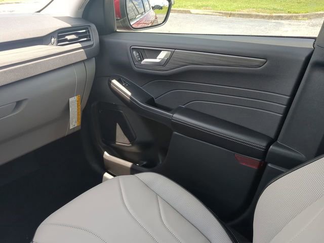 New 2025 Ford Escape SE w/ PHEV Premium Package image 18