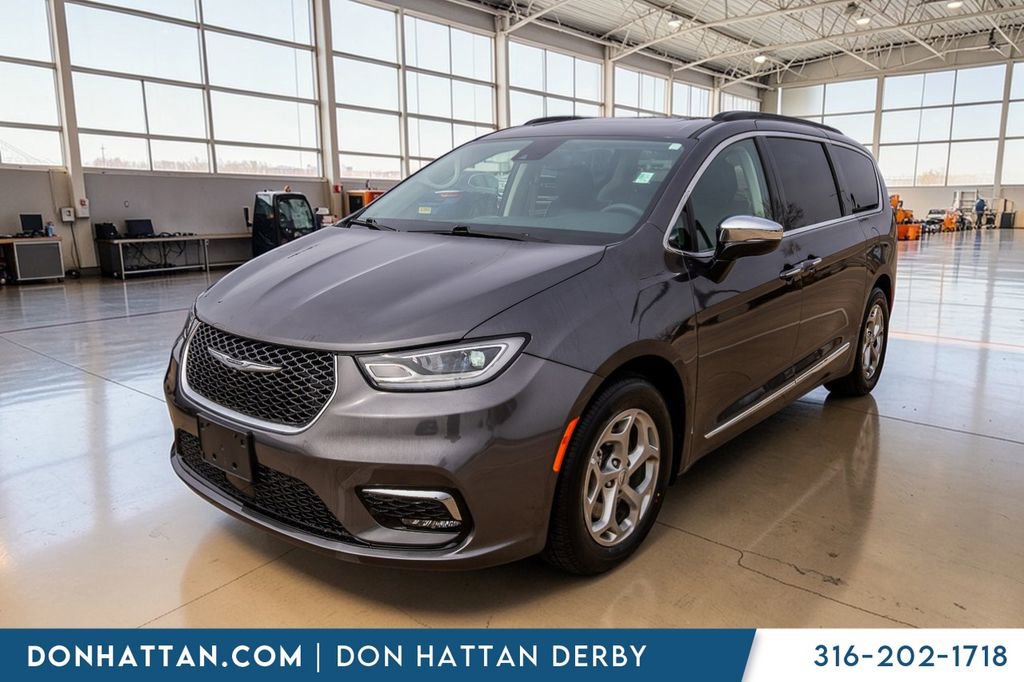 Used 2023 Chrysler Pacifica Limited image 25