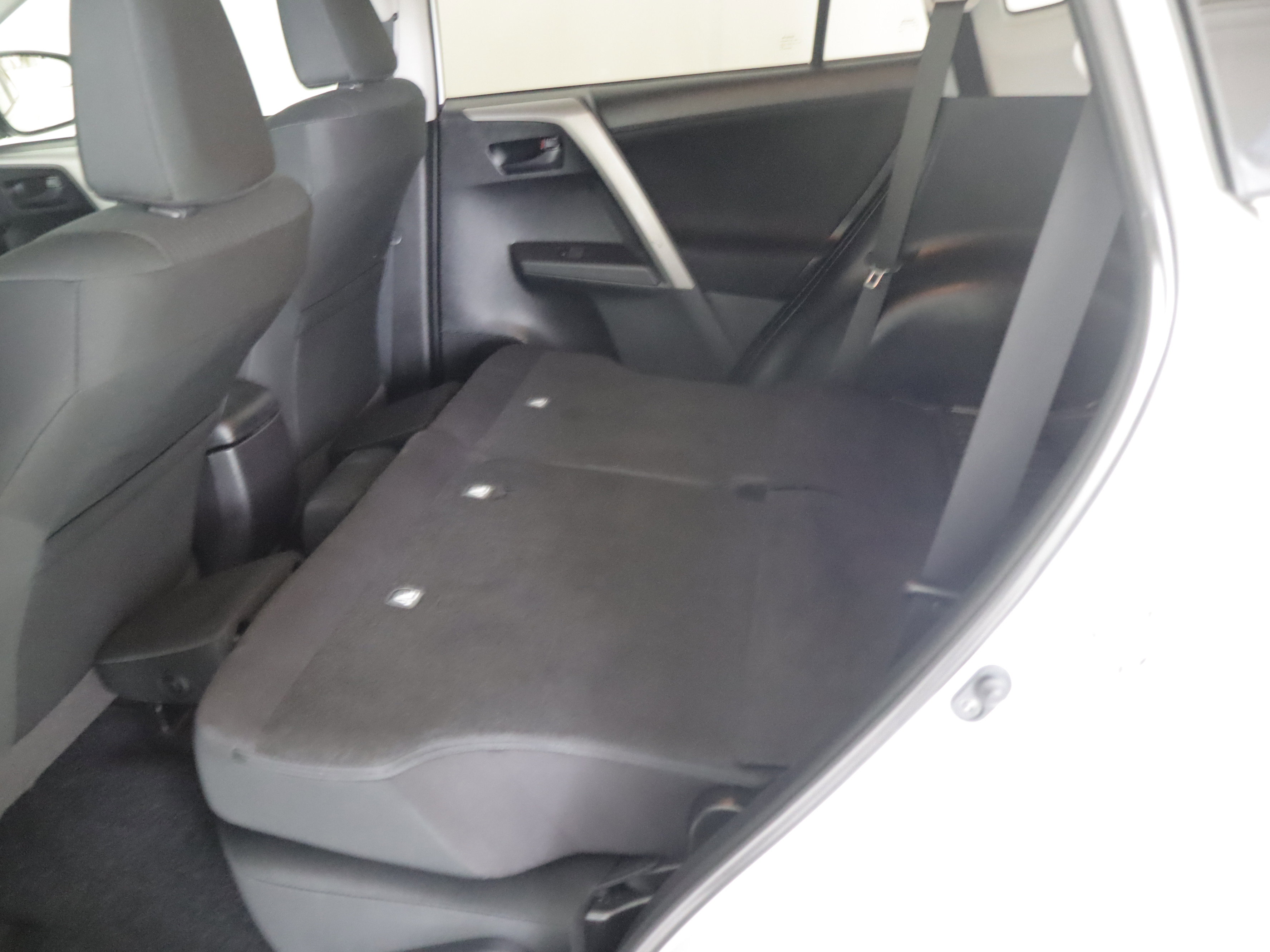 Used 2018 Toyota RAV4 LE w/ All Weather Liner Package AWD/4WD image 19