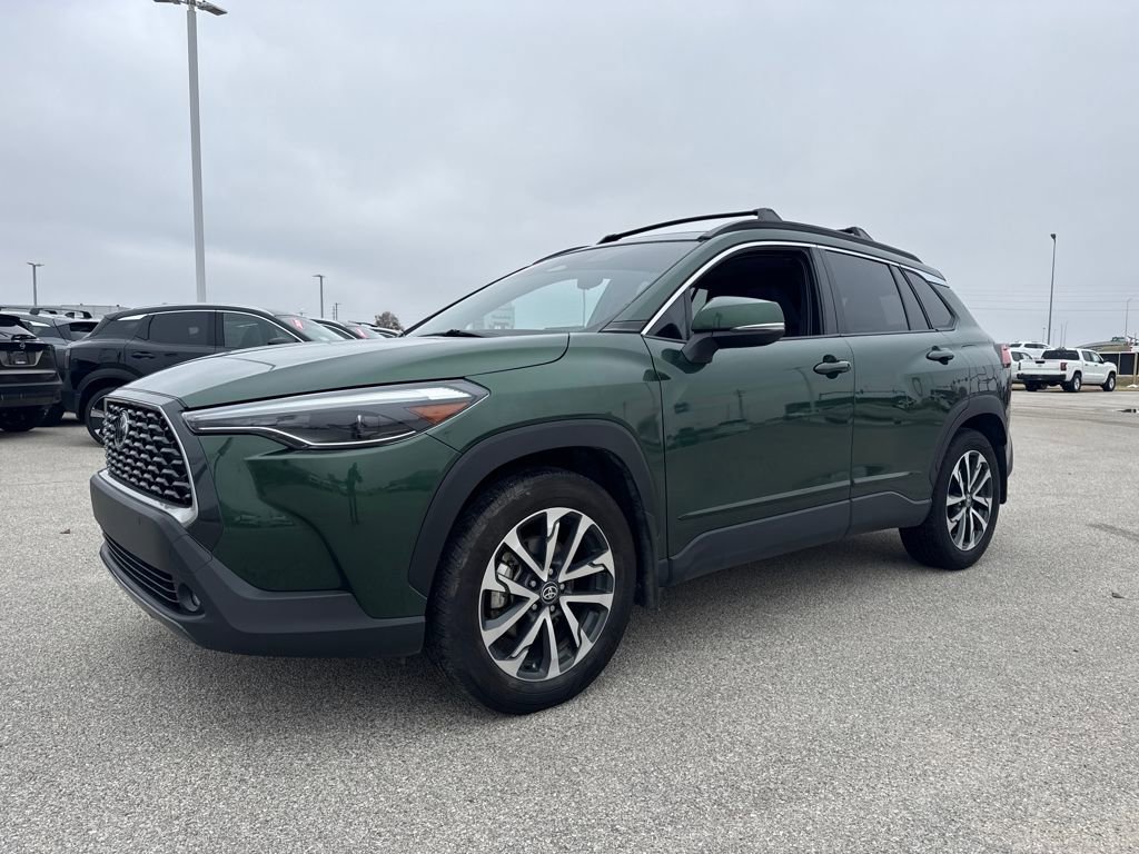 Used 2024 Toyota Corolla Cross XLE image 1