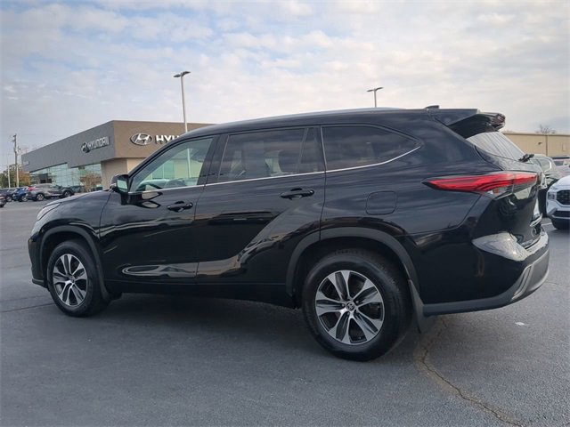 Used 2022 Toyota Highlander XLE image 6