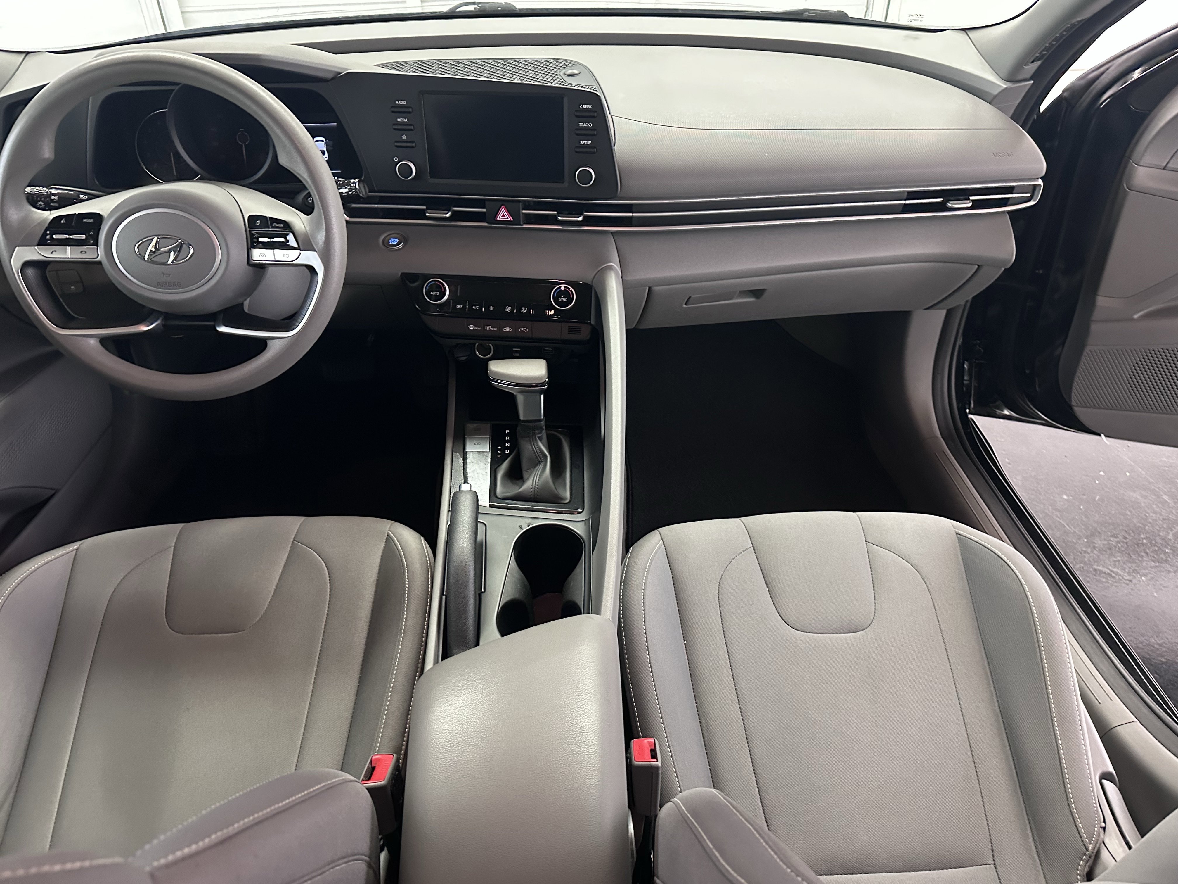 Used 2021 Hyundai Elantra SEL image 31