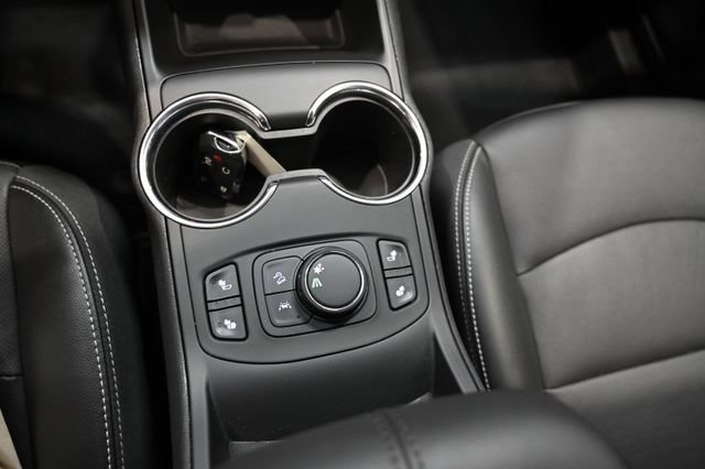 Used 2023 GMC Terrain SLT FWD image 20