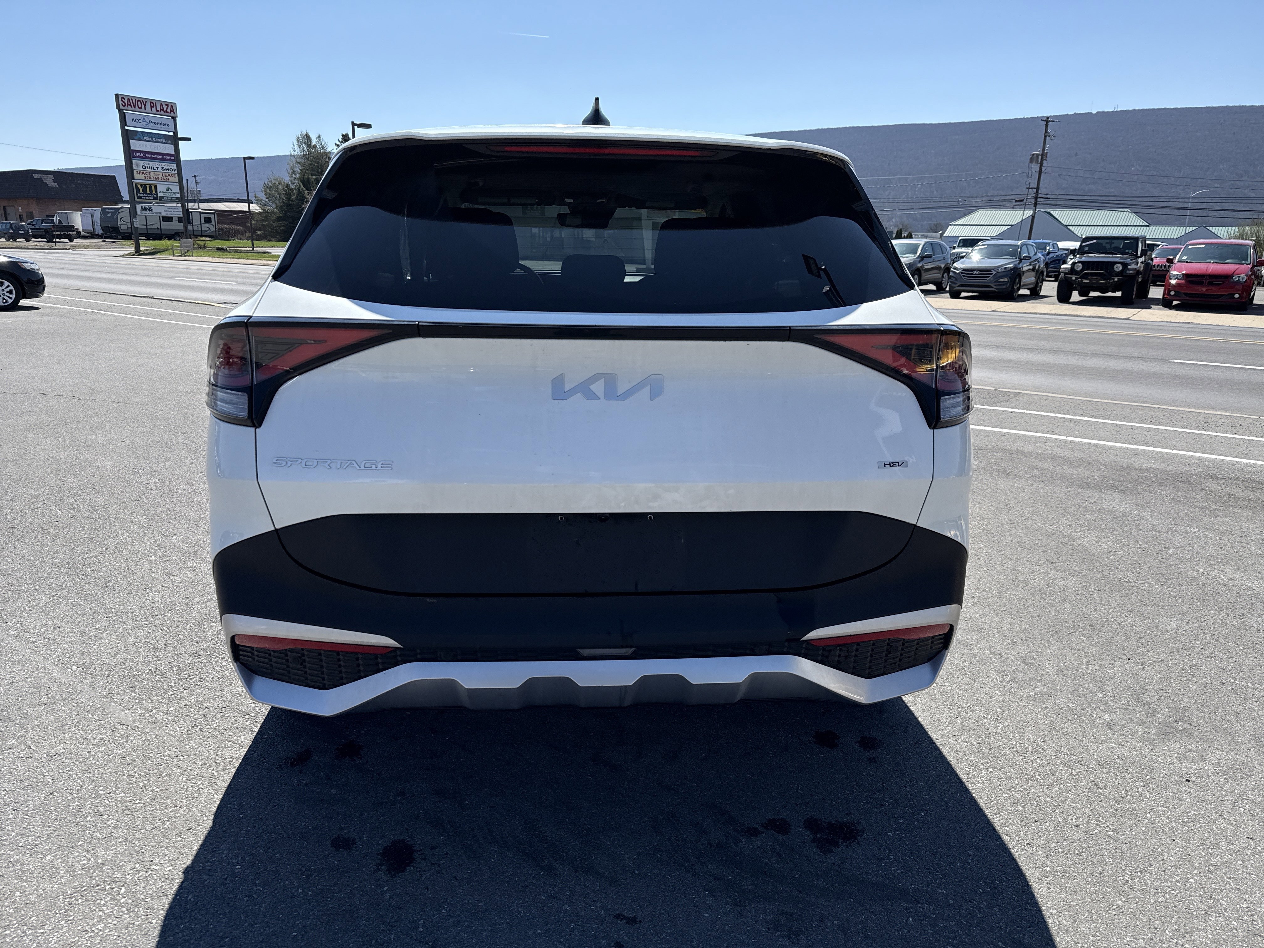 Used 2023 Kia Sportage LX image 4