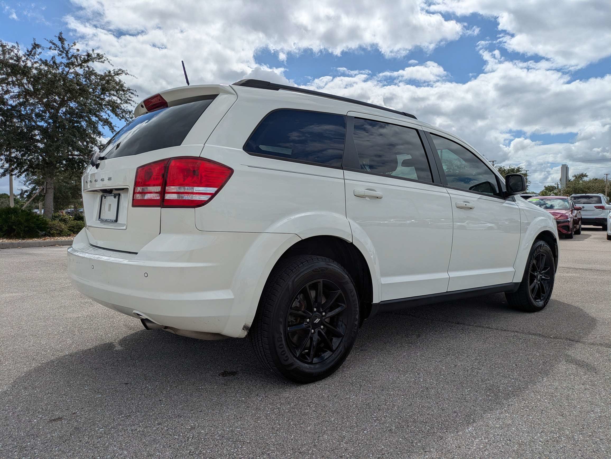 Used 2020 Dodge Journey SE w/ Blacktop Package FWD image 4
