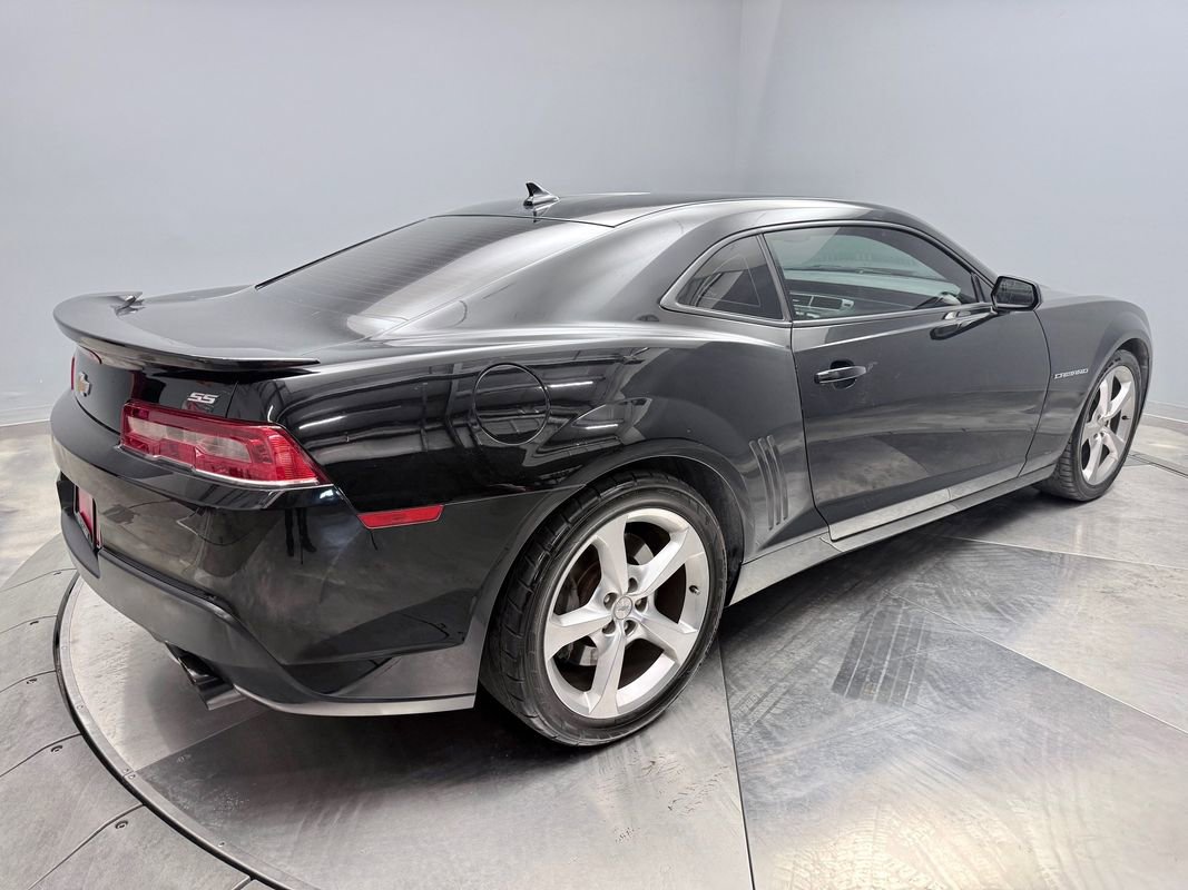 Used 2015 Chevrolet Camaro SS w/ RS Package RWD image 5