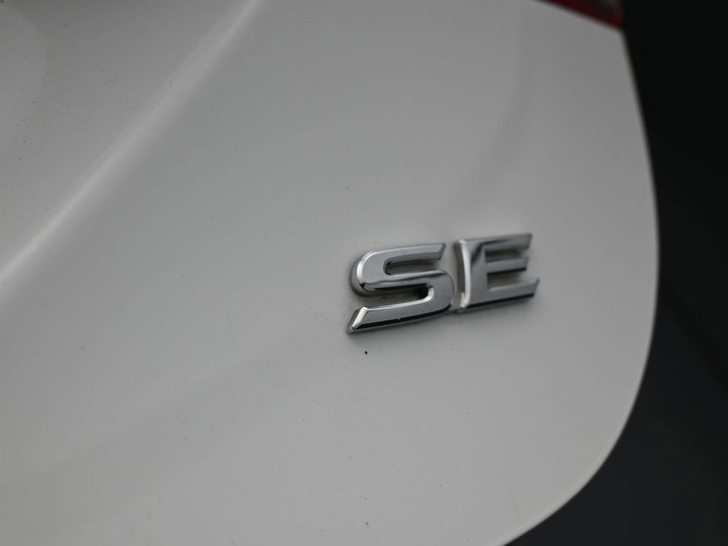 Used 2020 Toyota Camry SE image 30