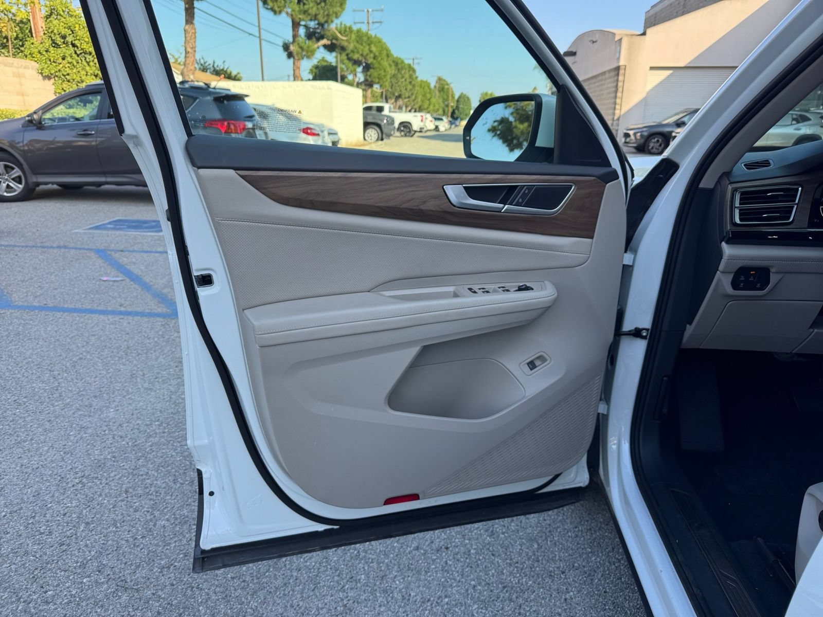Used 2026 Volkswagen Atlas SE FWD image 18