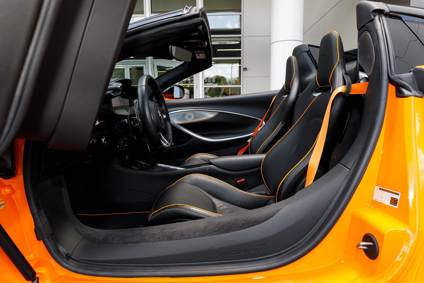 Used 2025 McLaren Artura Spider RWD image 45
