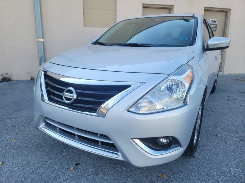 Used 2018 Nissan Versa SV w/ SV Special Edition Package FWD image 8