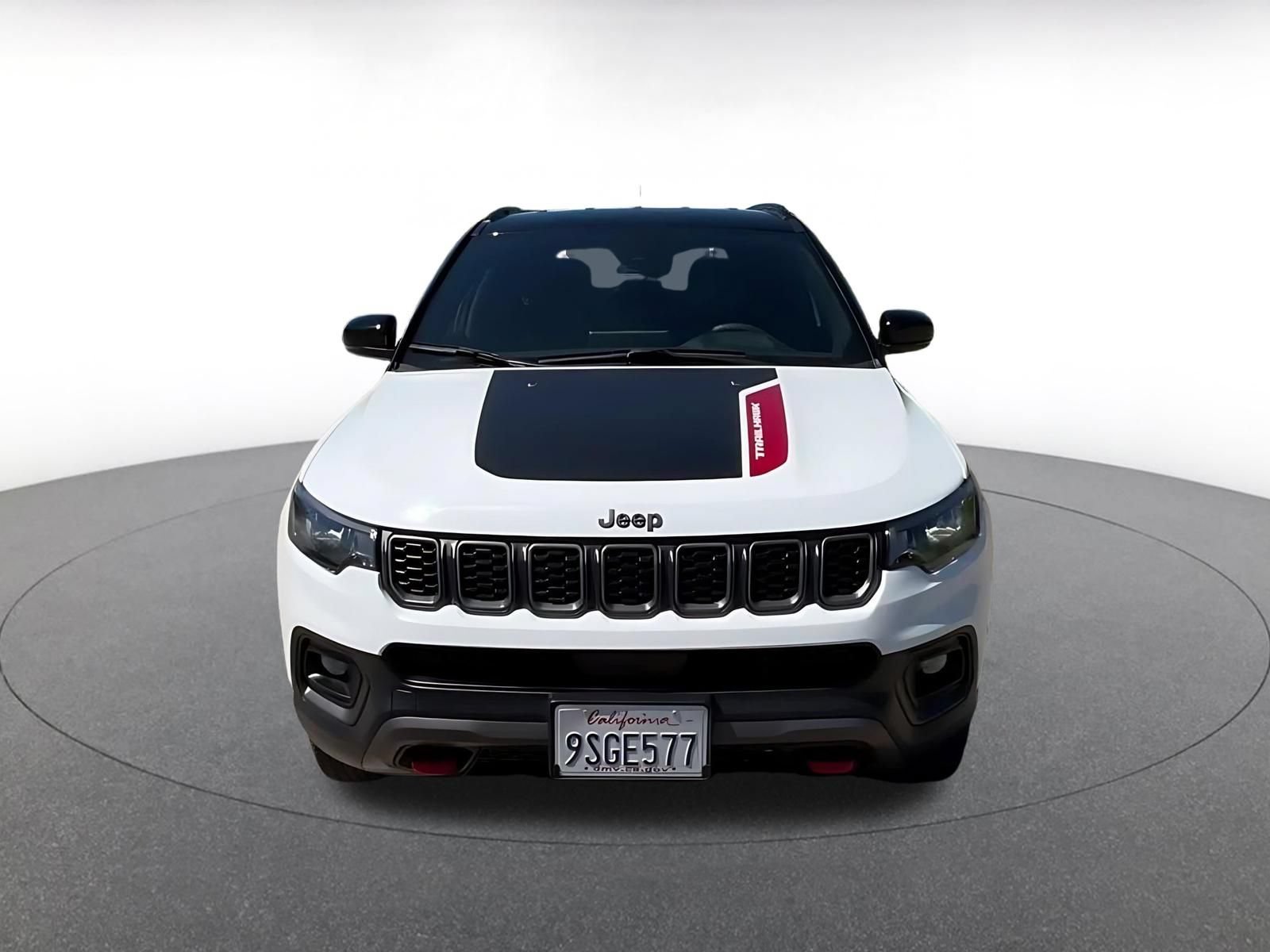 Used 2025 Jeep Compass Trailhawk AWD/4WD image 4