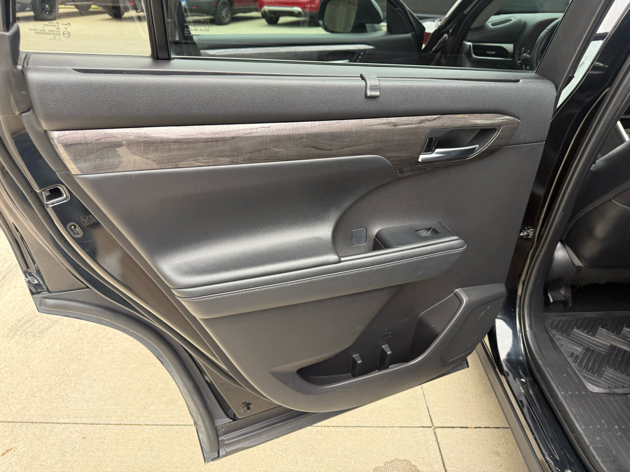 Used 2021 Toyota Highlander Limited image 15