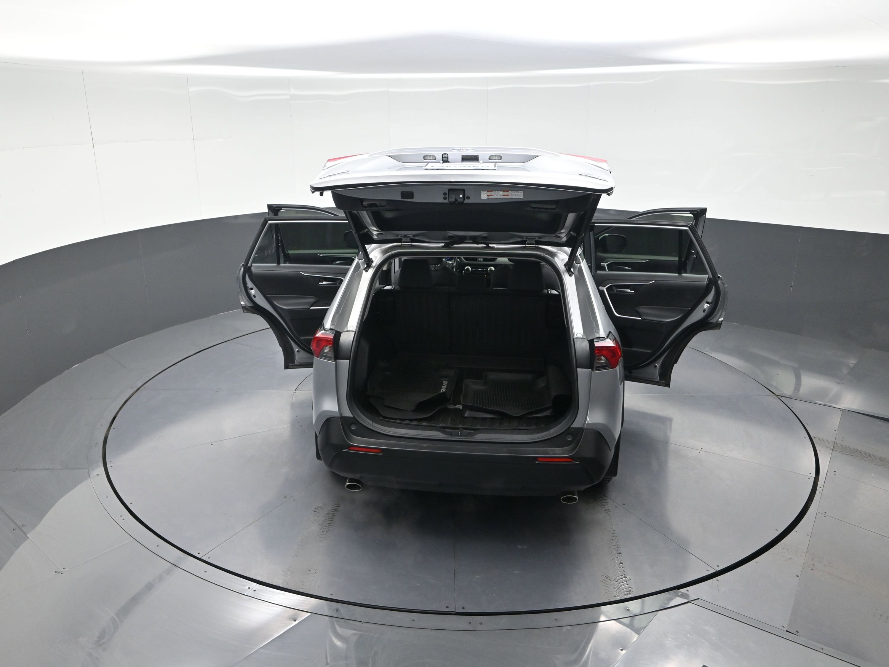 Used 2020 Toyota RAV4 XLE w/ Convenience Package image 13