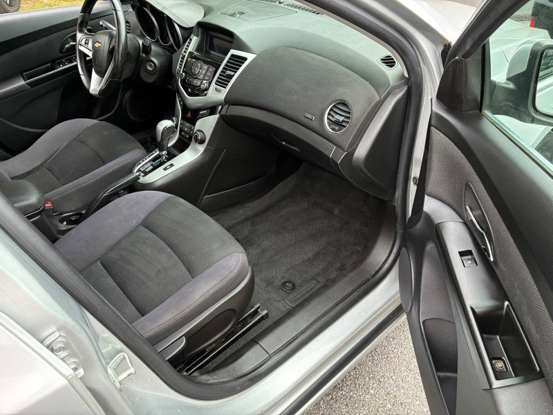 Used 2014 Chevrolet Cruze LT FWD image 16