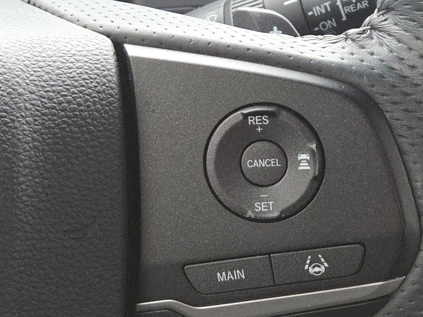 Used 2023 Honda Passport EX-L image 9