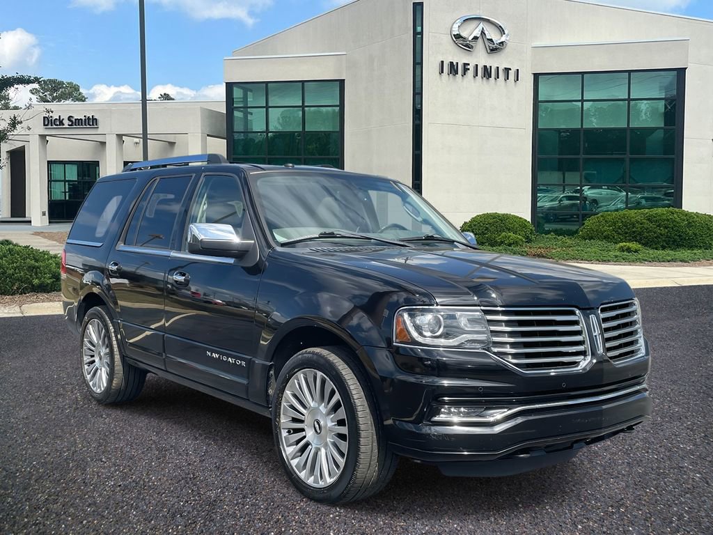 Used 2017 Lincoln Navigator Select image 1