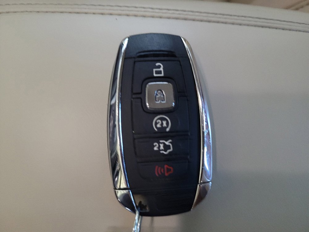Used 2017 Lincoln MKC Select w/ Select Plus Package FWD image 32