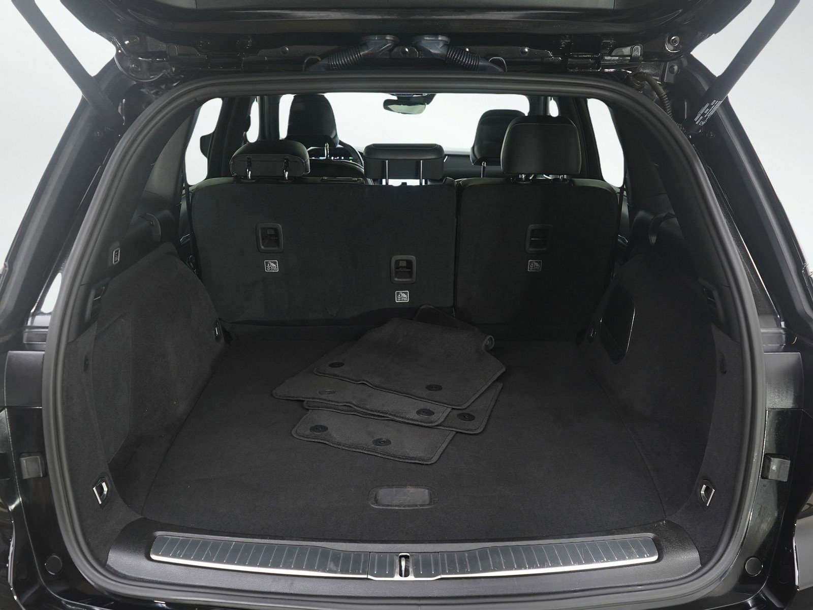 Used 2023 Jeep Grand Cherokee Overland w/ Advanced Protech Group III image 9