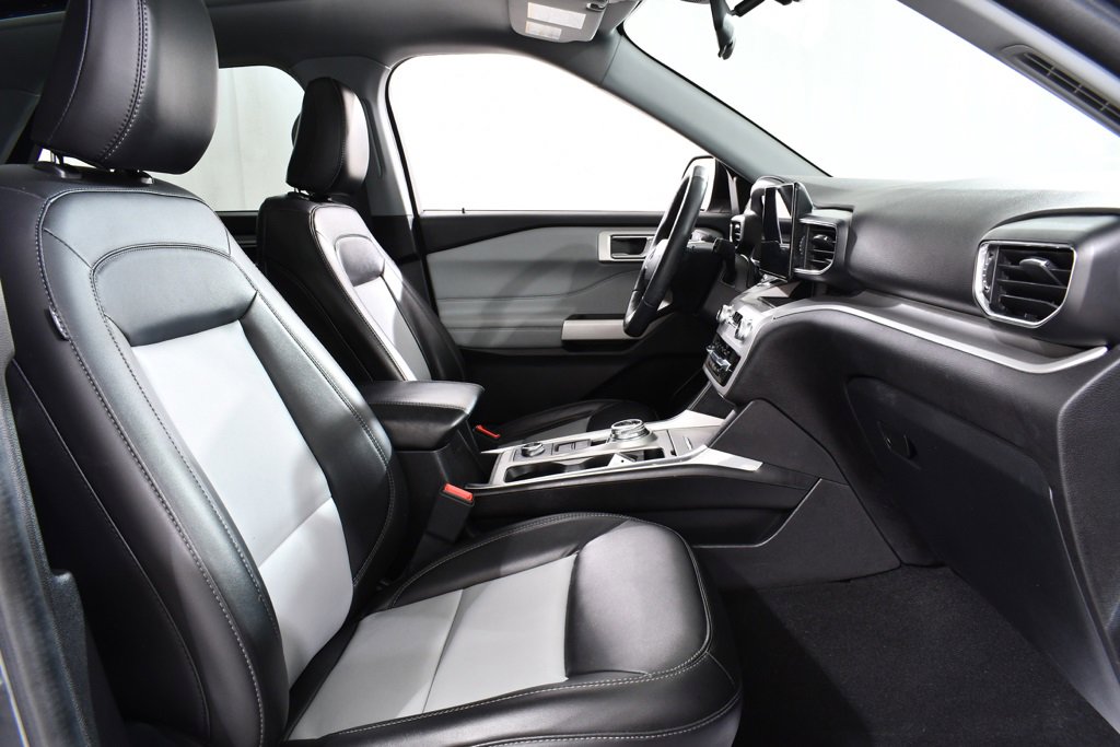 Used 2022 Ford Explorer XLT w/ Equipment Group 202A image 10