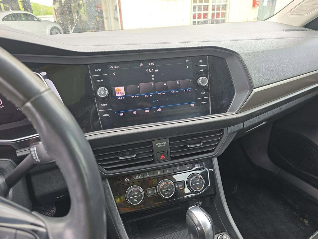 Used 2020 Volkswagen Jetta SEL Premium FWD image 4