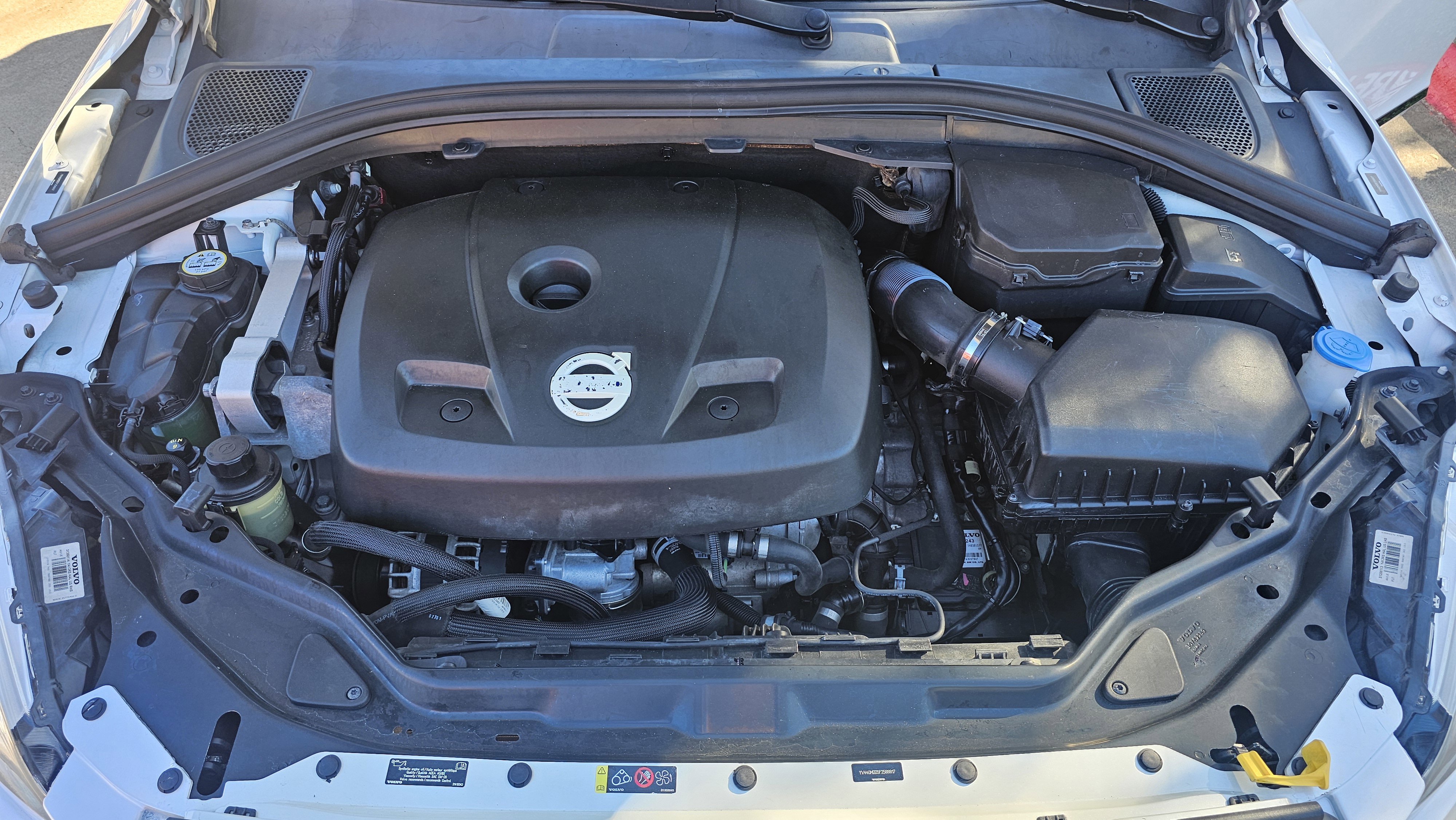 Used 2015 Volvo XC60 T5 Platinum image 18