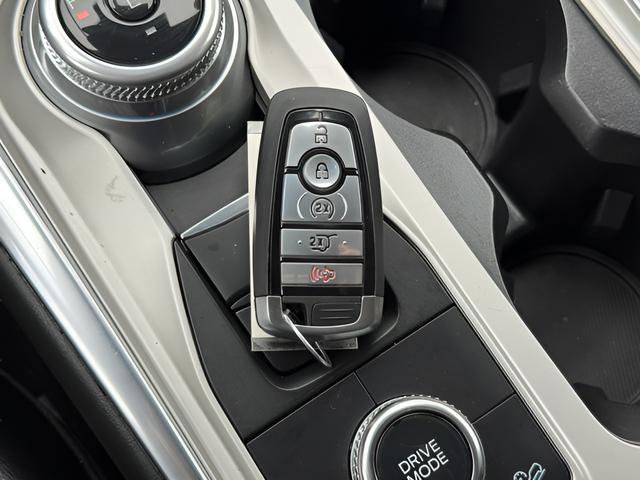 Used 2022 Ford Explorer XLT w/ Equipment Group 202A AWD/4WD image 18