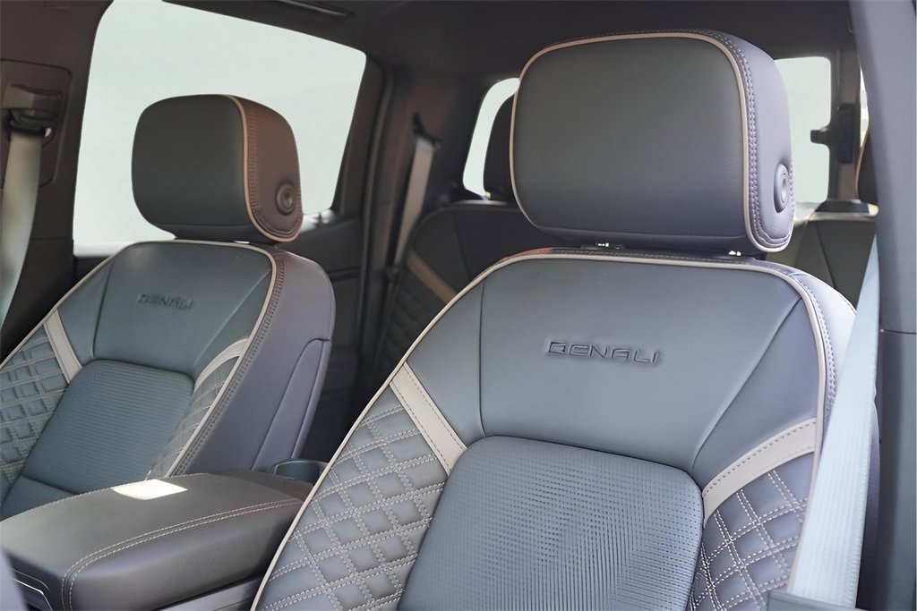 New 2026 GMC Canyon Denali image 10