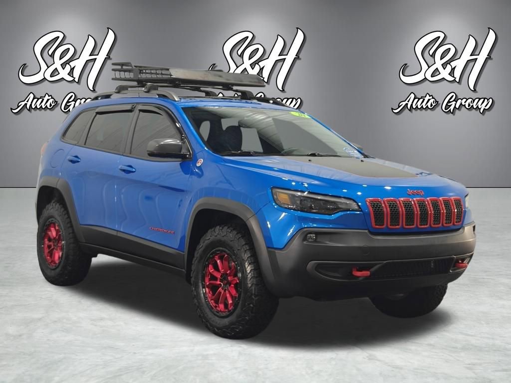 Used 2020 Jeep Cherokee Trailhawk image 2