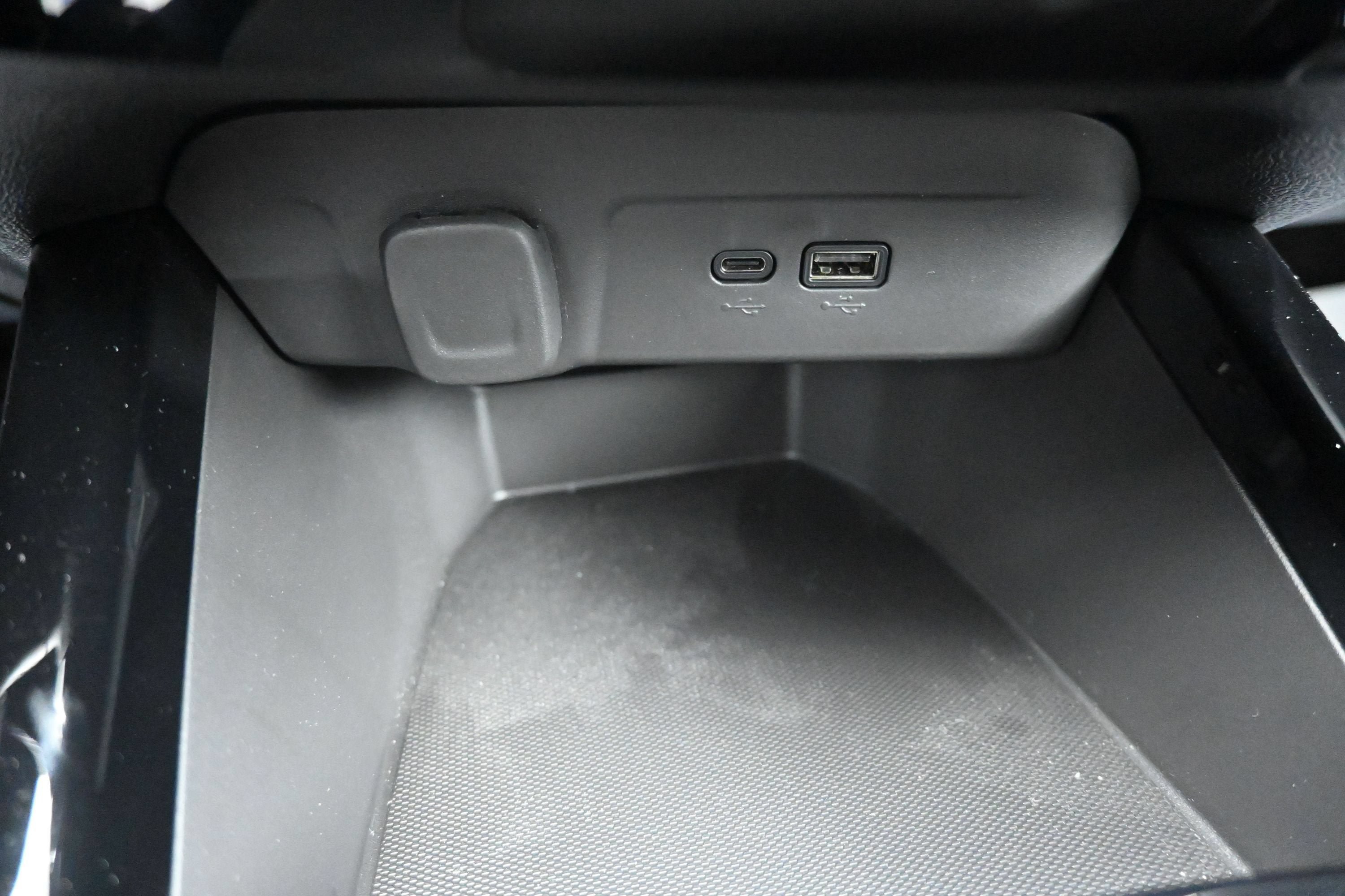 Used 2025 Chevrolet Trax LT w/ LT Convenience Package FWD image 18