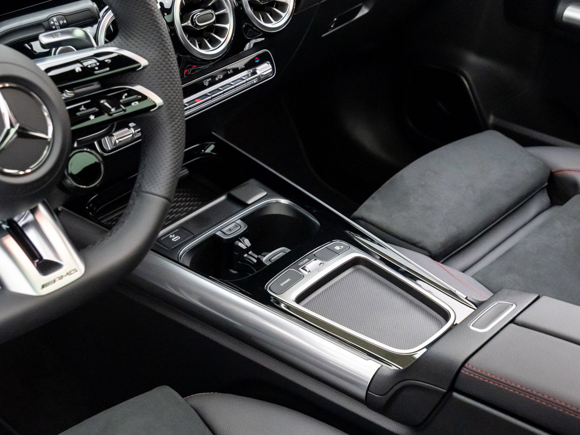 New 2026 Mercedes-Benz GLA 35 AMG 4MATIC image 12
