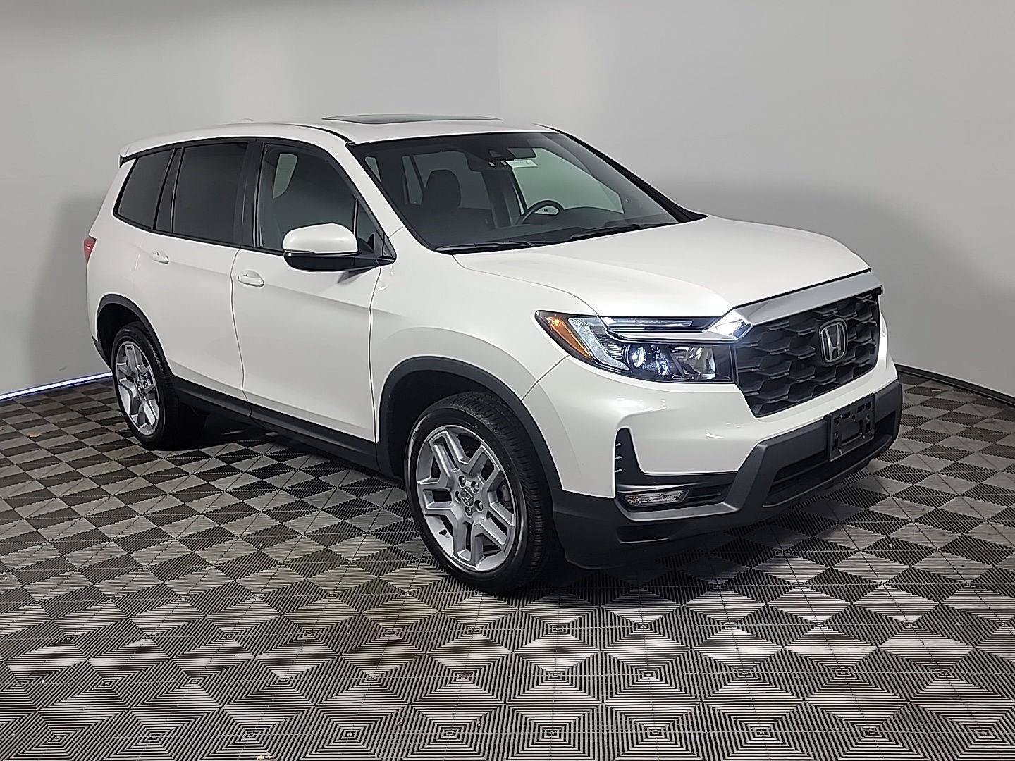 Certified 2024 Honda Passport EX-L image 1