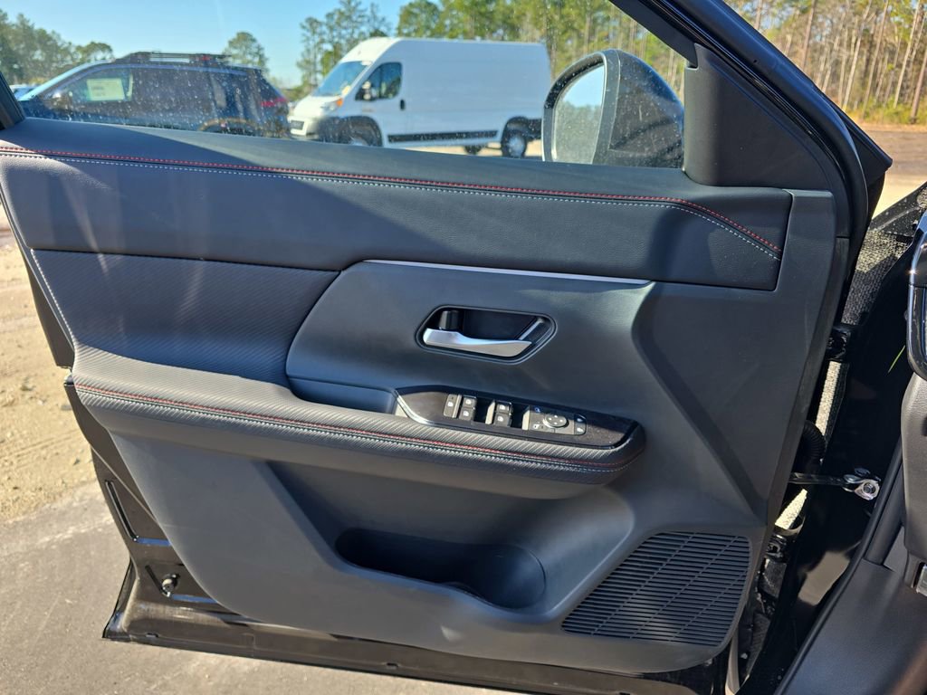 New 2026 Nissan Kicks SR w/ SR Premium Package FWD image 29