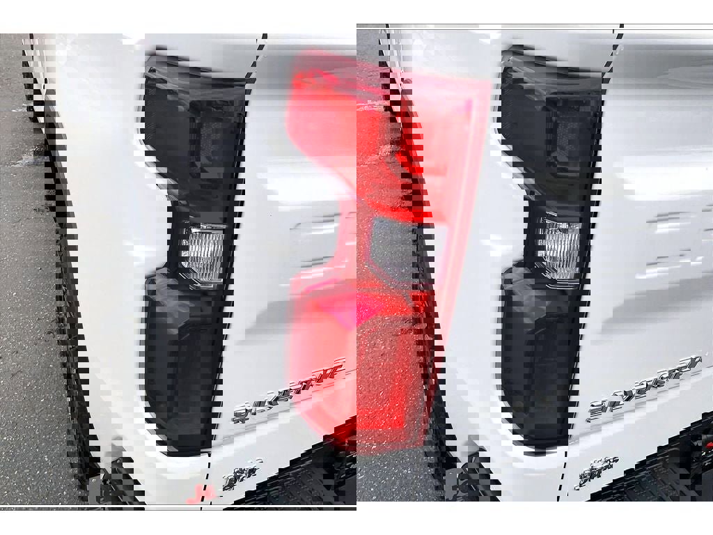 Used 2025 Chevrolet Silverado 1500 ZR2 w/ Technology Package image 30