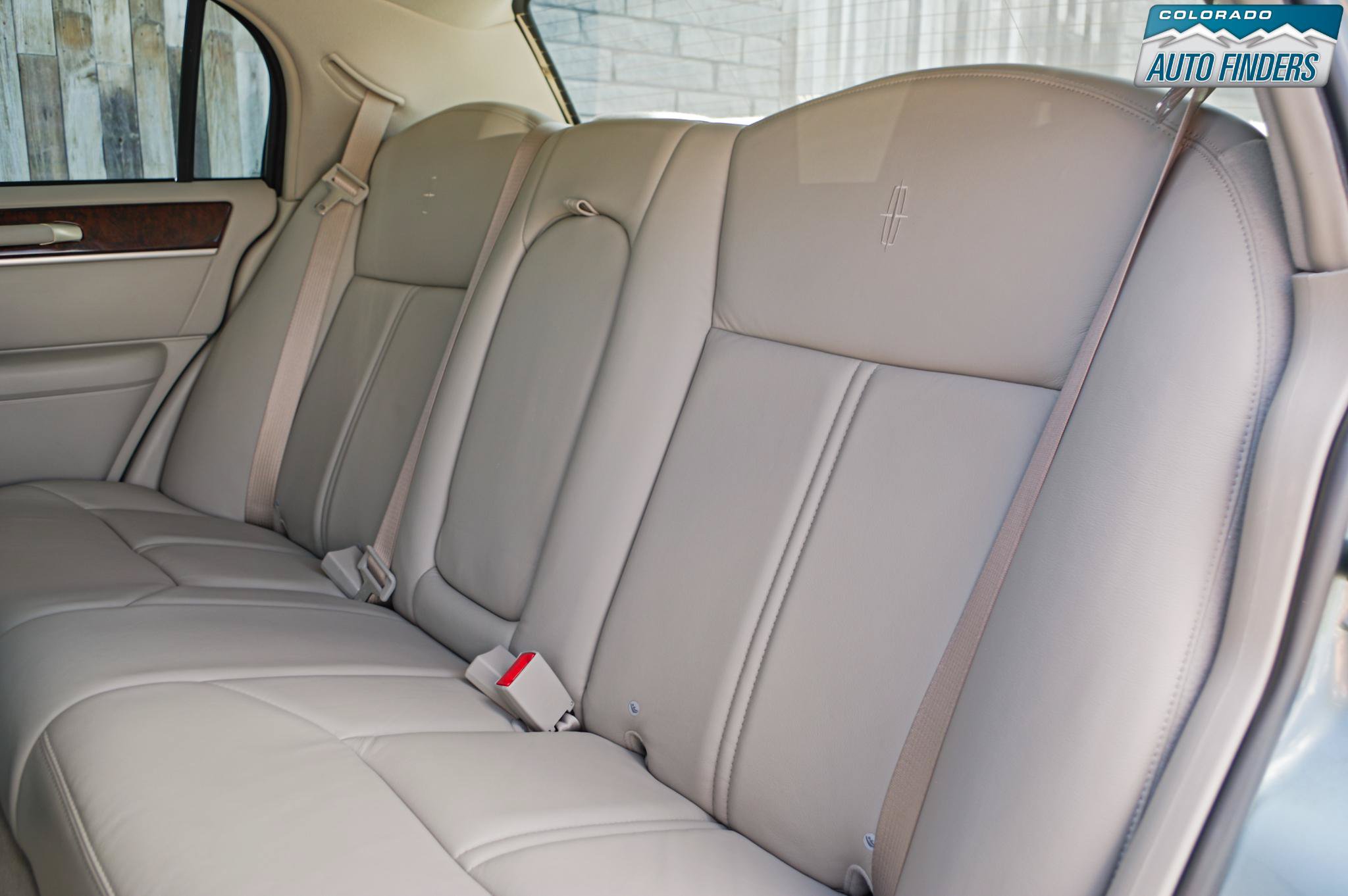 Used 2006 Lincoln Town Car Signature Limited RWD image 23