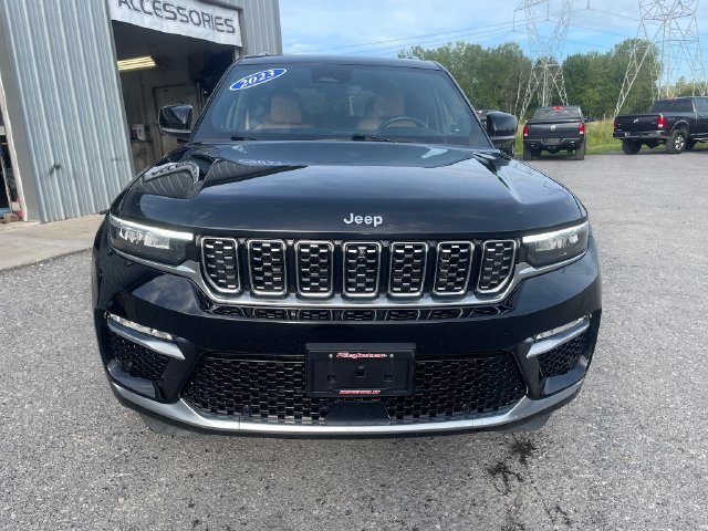 Used 2023 Jeep Grand Cherokee Summit AWD/4WD image 2