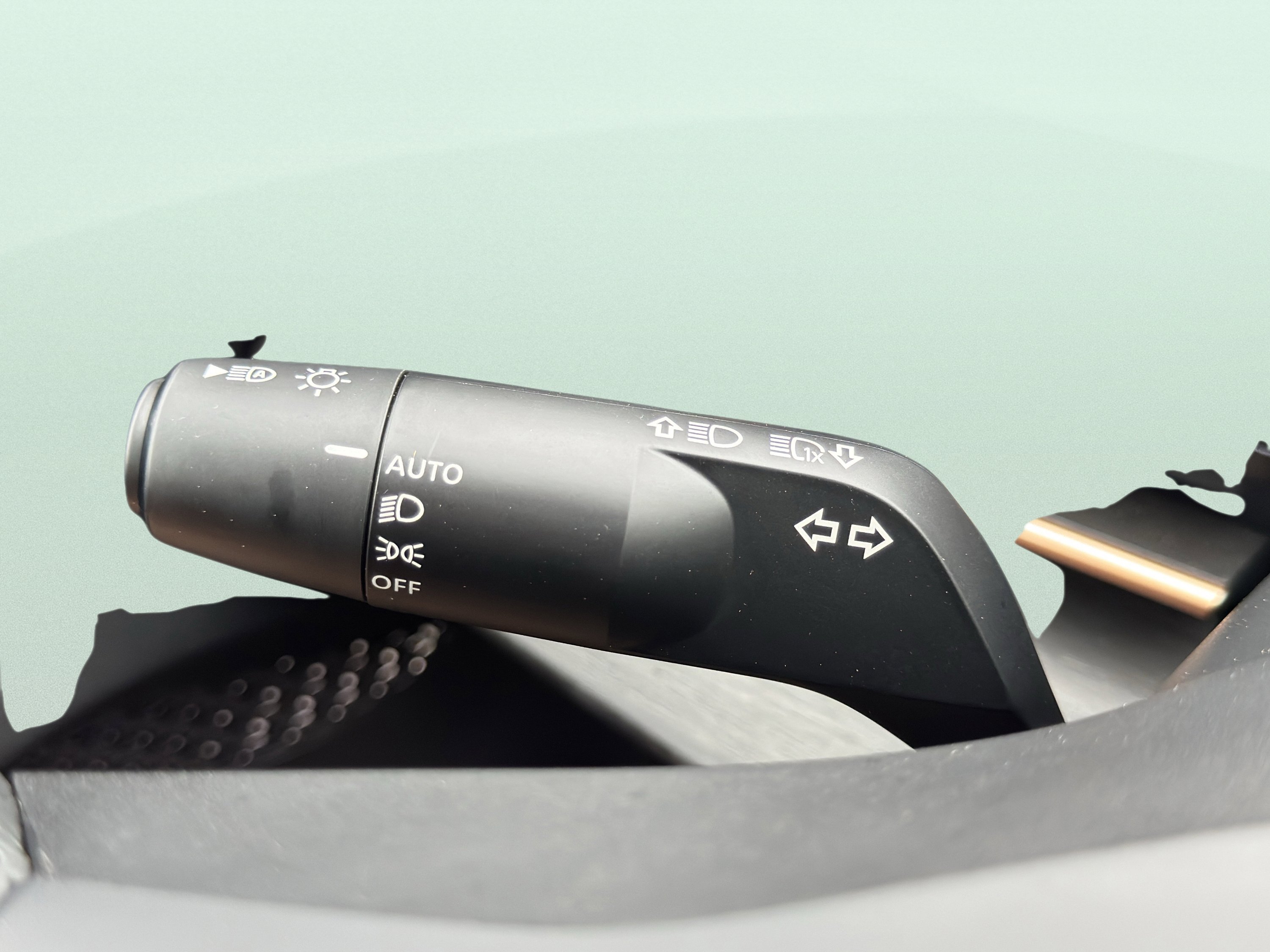 Used 2025 Nissan Ariya FWD image 92