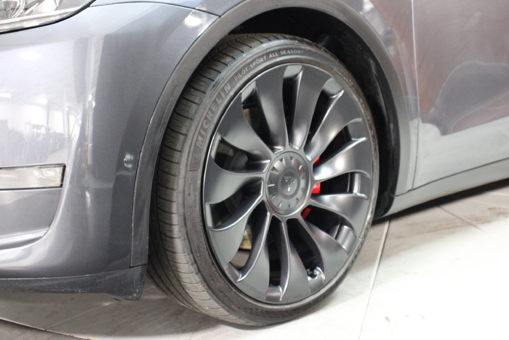 Used 2023 Tesla Model Y Performance AWD/4WD image 35