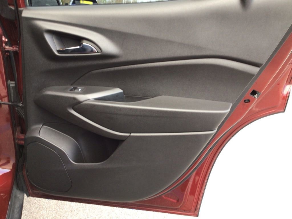 Used 2024 Chevrolet Trax ACTIV w/ Driver Confidence Package image 30