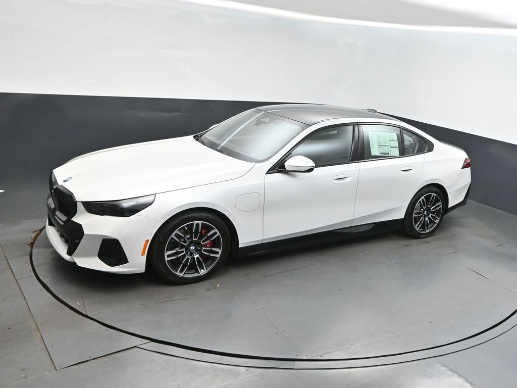 New 2026 BMW 550e xDrive w/ Premium Package image 33