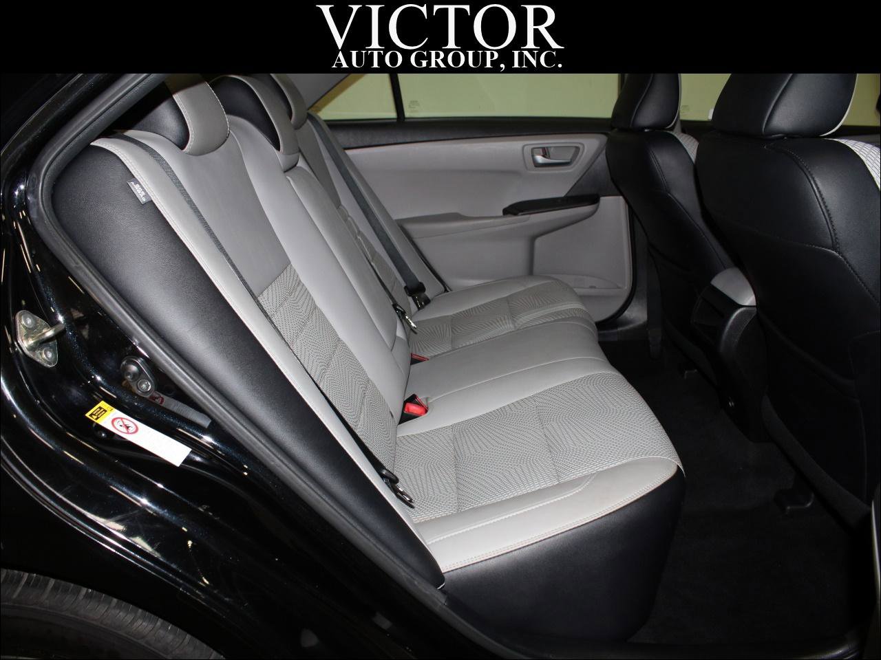 Used 2017 Toyota Camry SE image 32