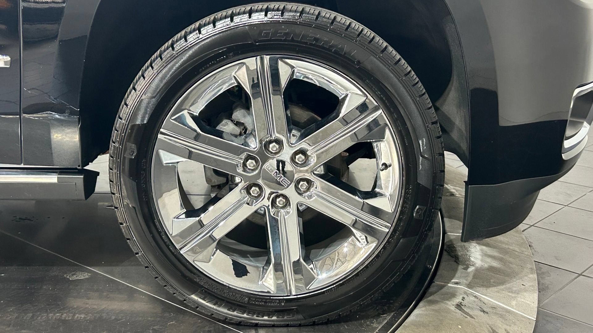 Used 2019 GMC Yukon Denali w/ Denali Ultimate Package AWD/4WD image 25