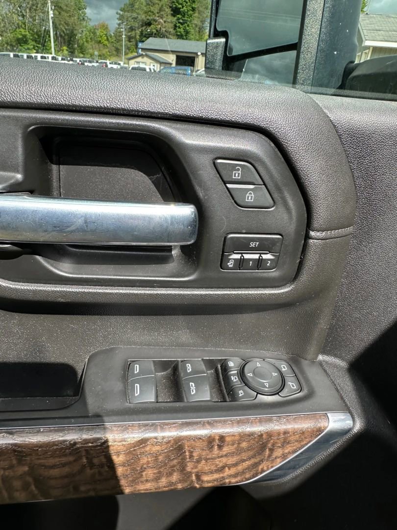 Used 2021 GMC Sierra 2500 Denali w/ Denali Black Diamond Edition image 12