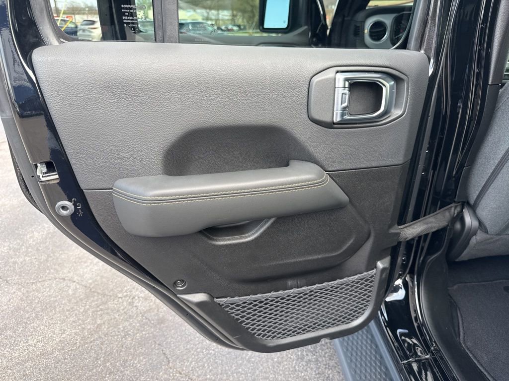 Used 2025 Jeep Wrangler Unlimited Sahara image 18