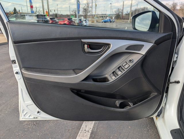 Used 2013 Hyundai Elantra Limited image 9