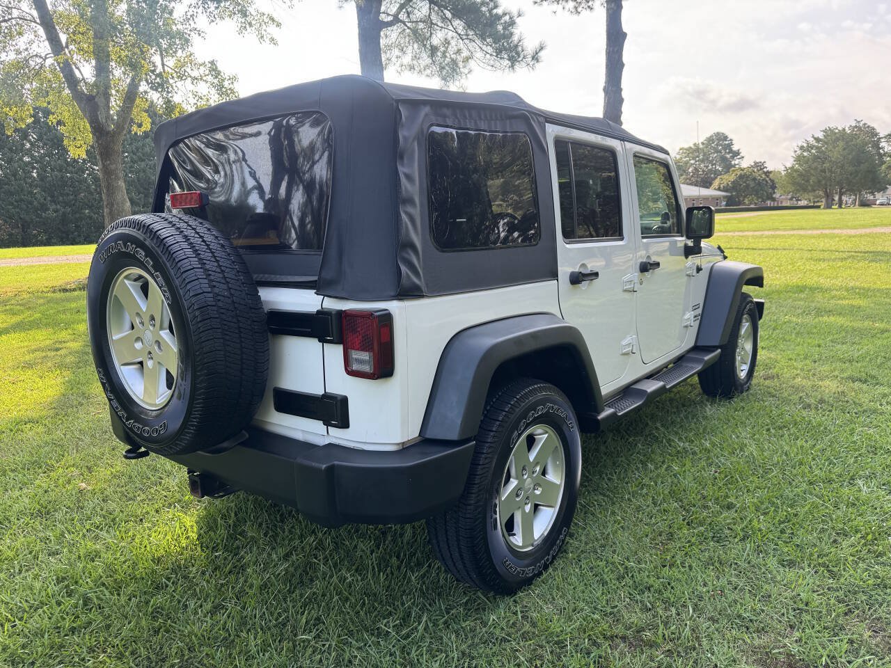 Used 2010 Jeep Wrangler Unlimited Sport AWD/4WD image 6