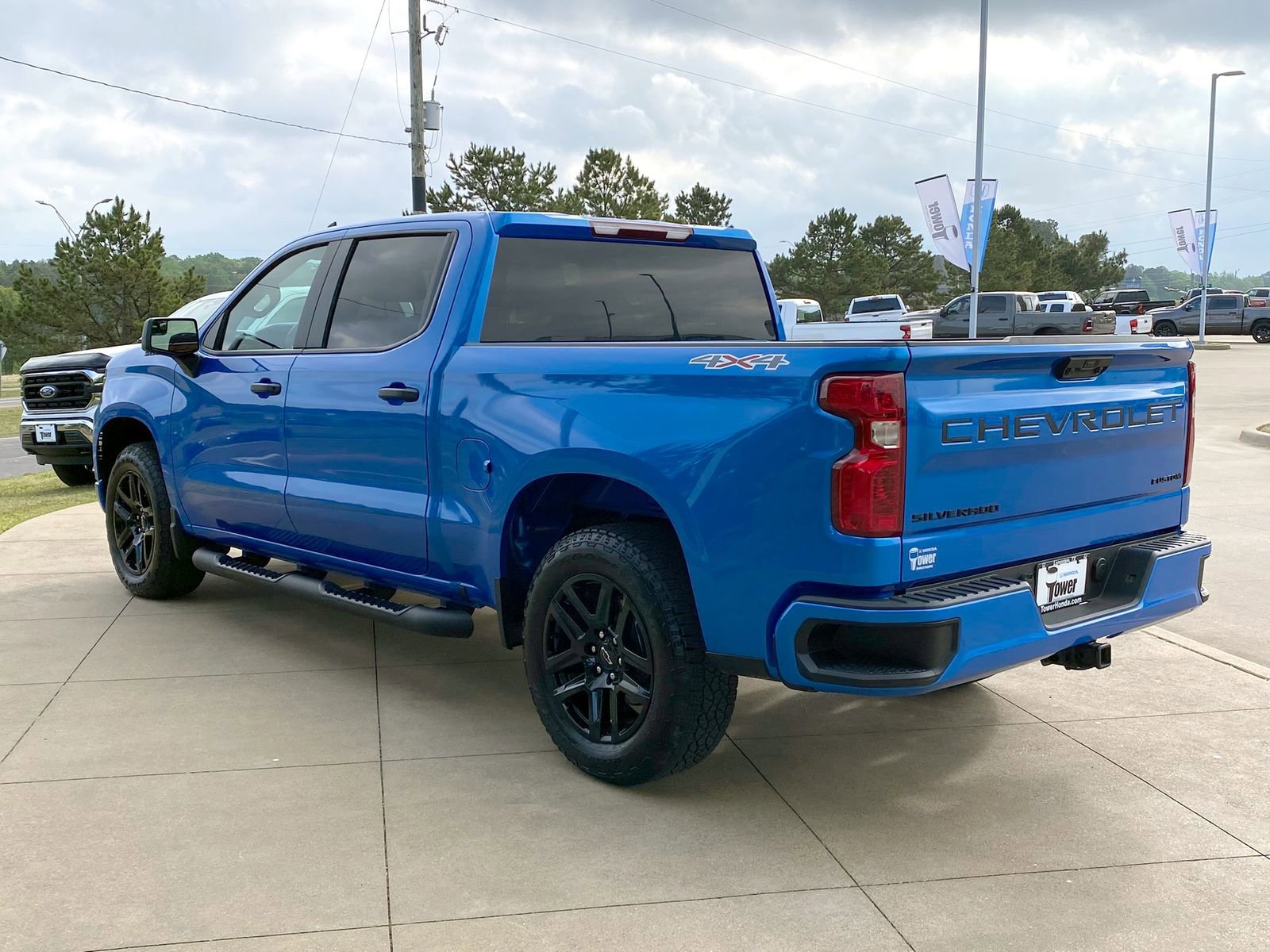 Used 2025 Chevrolet Silverado 1500 Custom w/ Turbomax Blackout Package AWD/4WD image 4